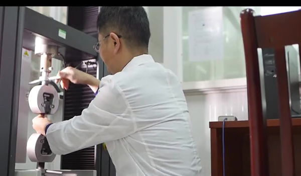 testeur de traction pour profil&eacute;s en aluminium