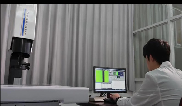 Profil&eacute;s en aluminium, &eacute;quipement de mesure automatique complet